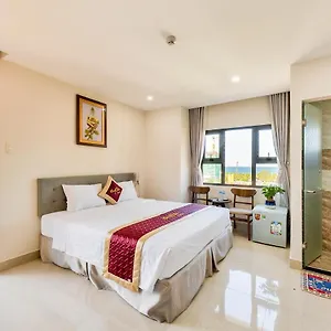 Hong Chau ** Da Nang